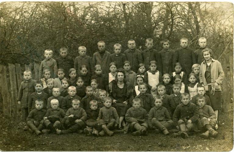  Uczniowie szkoły we Wróblewie